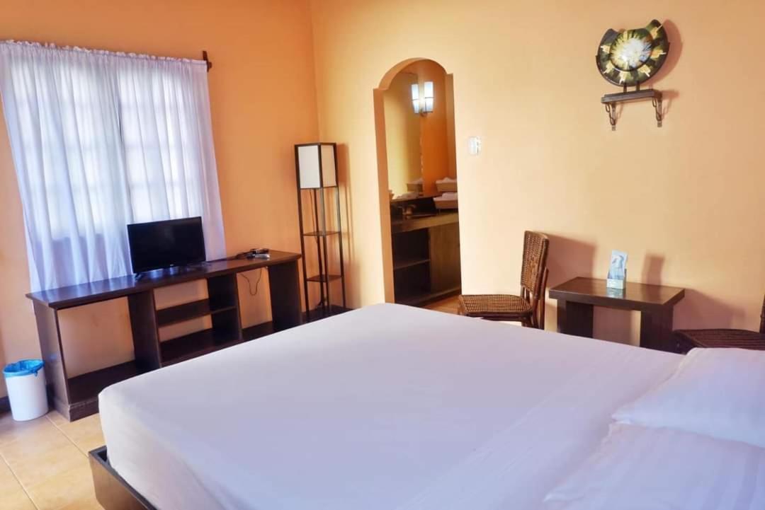 Puesta Del Sol Beach Bungalows And Restobar 맘바자오 외부 사진